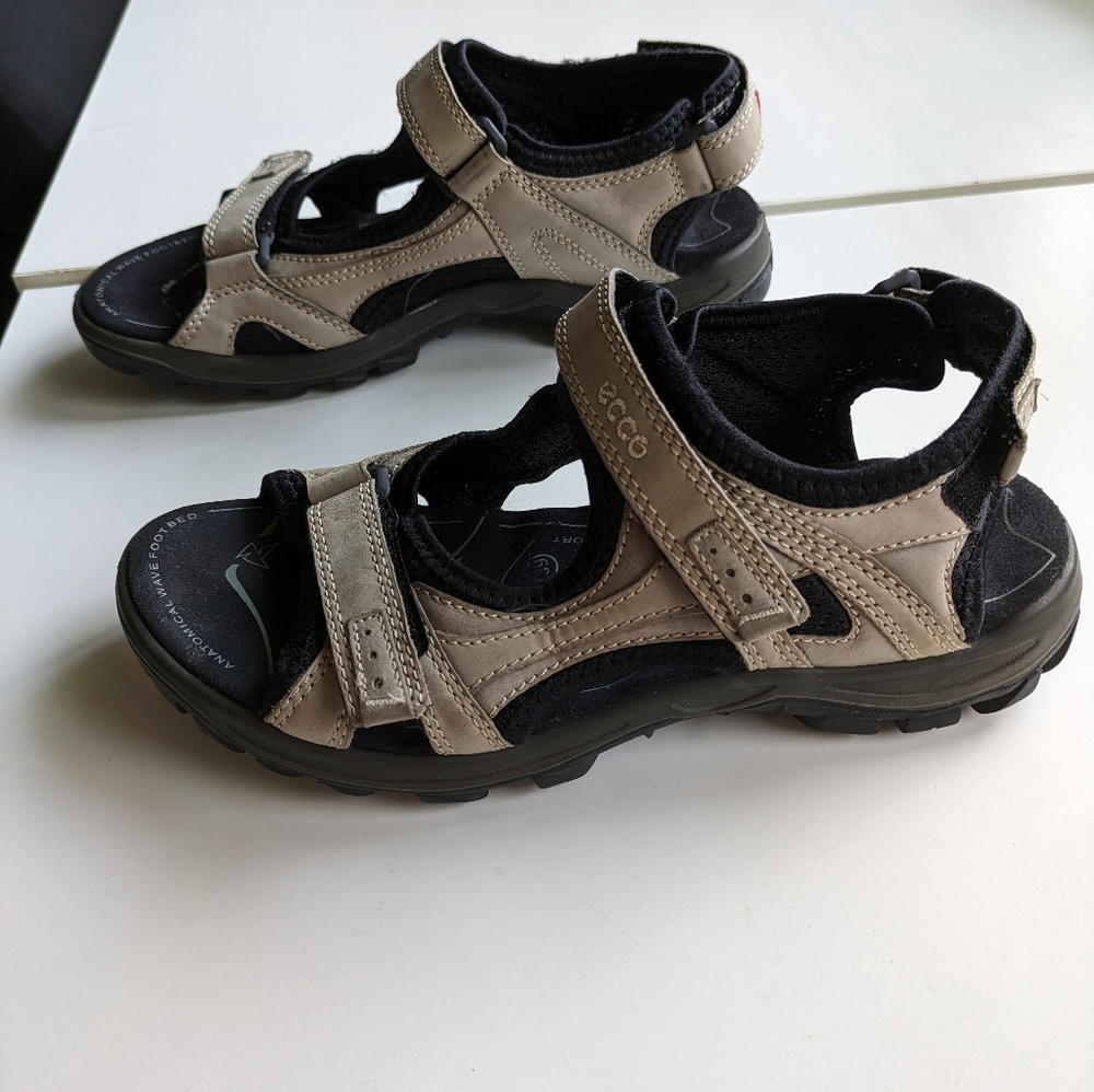 ECCO Yucatán Sandals Women’s 39 / 8-8.5 Beige Sport Hiking
